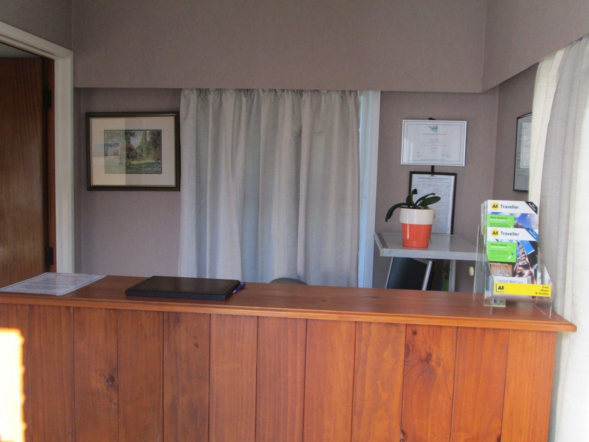 Colonial Motel Papakura Exterior photo