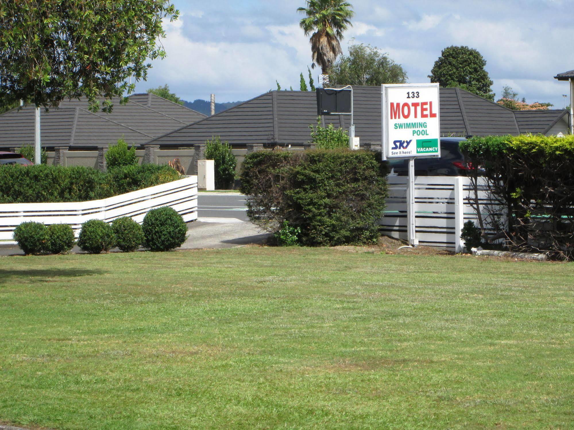 Colonial Motel Papakura Exterior photo